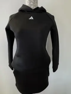 adidas ブラック パーカー