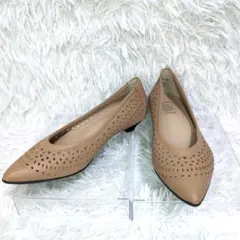 ✨新品未使用✨️フィットフィット　23.5　パンプス　カットワーク　幅広　素足