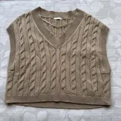 GU ジーユー ケーブルニットベスト Vネック クロップド丈 Sサイズ キャメル