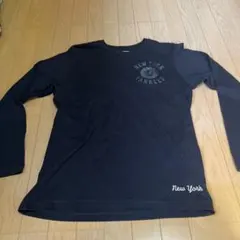 ユニクロ ニューヨークヤンキース 長袖Tシャツ ロゴありのサムネイル