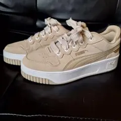 【美品　値下げ 】PUMA 厚底スニーカー ベージュ レディース　23.５