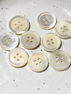 貝ボタン クリーム色 9個セット 4穴