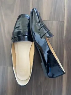 エナメル黒パンプス