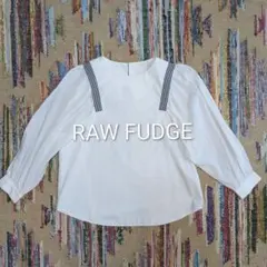 RAW FUDGE　ラインテープ切替ブラウス　ホワイト　ノーカラーのサムネイル