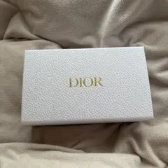 DIOR ホワイト ギフトボックス
