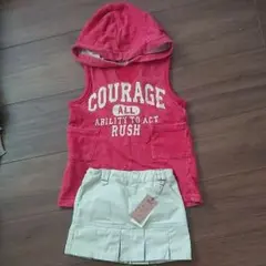 フード付き袖無しパーカーに未使用コムサのスカート