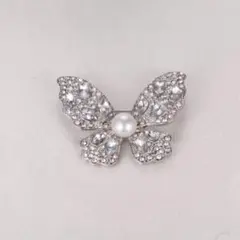 淡水パール付き エレガント蝶型ブローチ