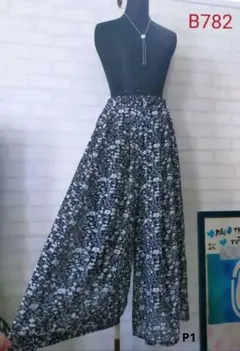 上品♡可愛い黒花柄ガウチョパンツ♡