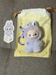 ラブブ　PIN FOR LOVE イニシャル E