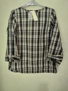 新品タグ付大人可愛いブラウス　リボンＭ