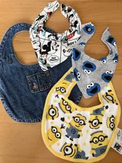 スタイ よだれかけ 4枚セット ミニオン クッキーモンスター ミッキー ベア