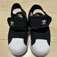 アディダス　オリジナルス　キッズ サンダル ブラック