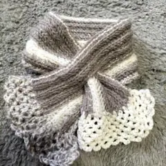 グレーとホワイトのニットスヌード