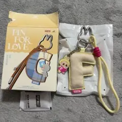 ラブブ　PIN FOR LOVE イニシャル　アルファベット　キーリング　F