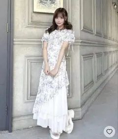 one way イレヘムロングワンピース ホワイト×青花柄 one way イレヘムロングワンピース ホワイト×青花柄 - メルカリ