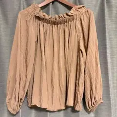 オフショルダー ブラウス ベージュ 長袖