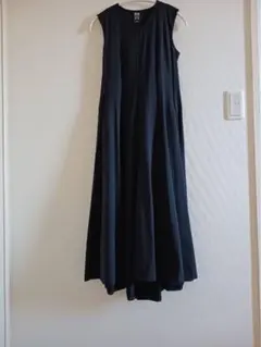 Theory × UNIQLO ブラックノースリーブワンピース