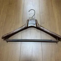ATELIER LIVERANO 木製スーツハンガー