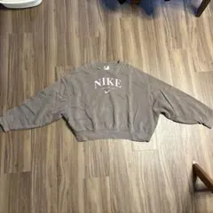 Nike ブラウン　ショート丈トレーナー