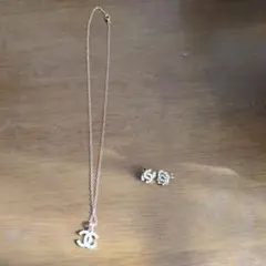 Chanel ゴールドネックレスとイヤリングセット