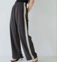 cocaストライプ入りダークグレーワイドパンツ