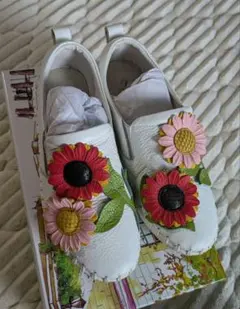 【新品】Estacion 花モチーフ メリージェーン シボ革 サンダル M 新品】Estacion 花モチーフ メリージェーン シボ革 サンダル M