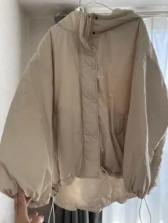 アイボリー フード付きダウンジャケット