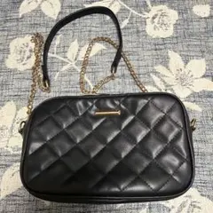 ショルダーバック　黒　チェーン