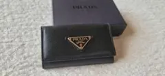 PRADA ブラックレザー キーケース