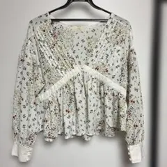 【cepo】　小花柄ゆるシャツ白ブラウス　Mサイズ