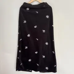 しまむら 刺繍入りブラックフレアスカート Mのサムネイル