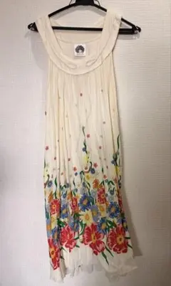 スカラー　膝丈　花柄　ノースリーブワンピースのサムネイル