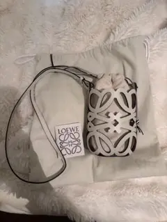 新品未使用　LOEWE アナグラムカットアウトポケット　ショルダーバッグ