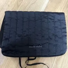 marie claire ブラックポーチ