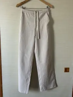 UNIQLO ベージュ ワイドパンツ