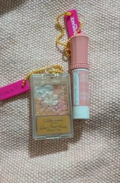 キャンメイク　ガチャガチャキーホルダー