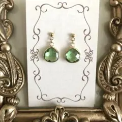 5953　ピアス　ゴールド　ハンドメイド　イヤリング交換無料　グリーン緑ドロップ