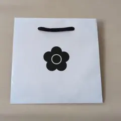 MARY QUANT マリークワント 紙袋　ショッパー　プレゼントのサムネイル