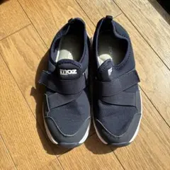 MOZ ストラップ付きスニーカー ネイビー