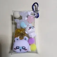 ガチャ詰めポーチ　ちいかわ　モモンガ