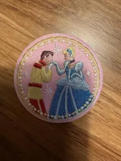 ディズニーキャラクターズ 刺繍缶バッジ シンデレラ