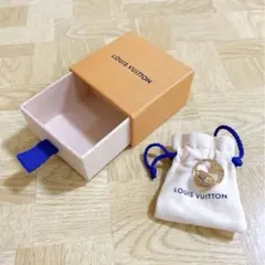 【未使用正規品】ルイヴィトン LV&ME Vリング　9号　ゴールド 指輪 箱付きのサムネイル