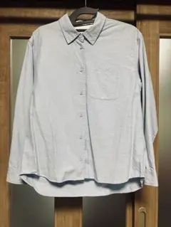 UNIQLO ライトブルー シャツ