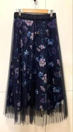 【美品】ネイビー系花柄フレアロングスカートのサムネイル