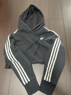 adidas クロップドパーカー ブラック S