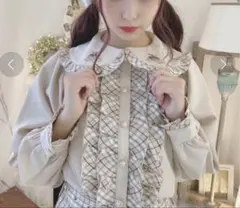 新品タグ付き】Swankiss:スワンキス フリルブラウス 刺繍 - メルカリ