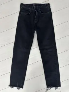 ZARA ブラック スキニーデニム カットオフのサムネイル