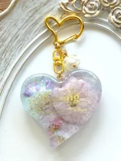 八重桜のキーホルダー♡ レジン チャーム ハンドメイド ドライフラワー 水色