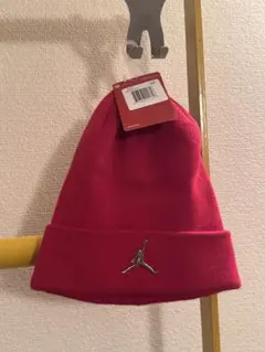 赤いニット帽 ジャンプマンロゴ付きのサムネイル