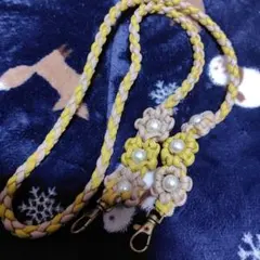 花モチーフのスマホショルダーストラップ